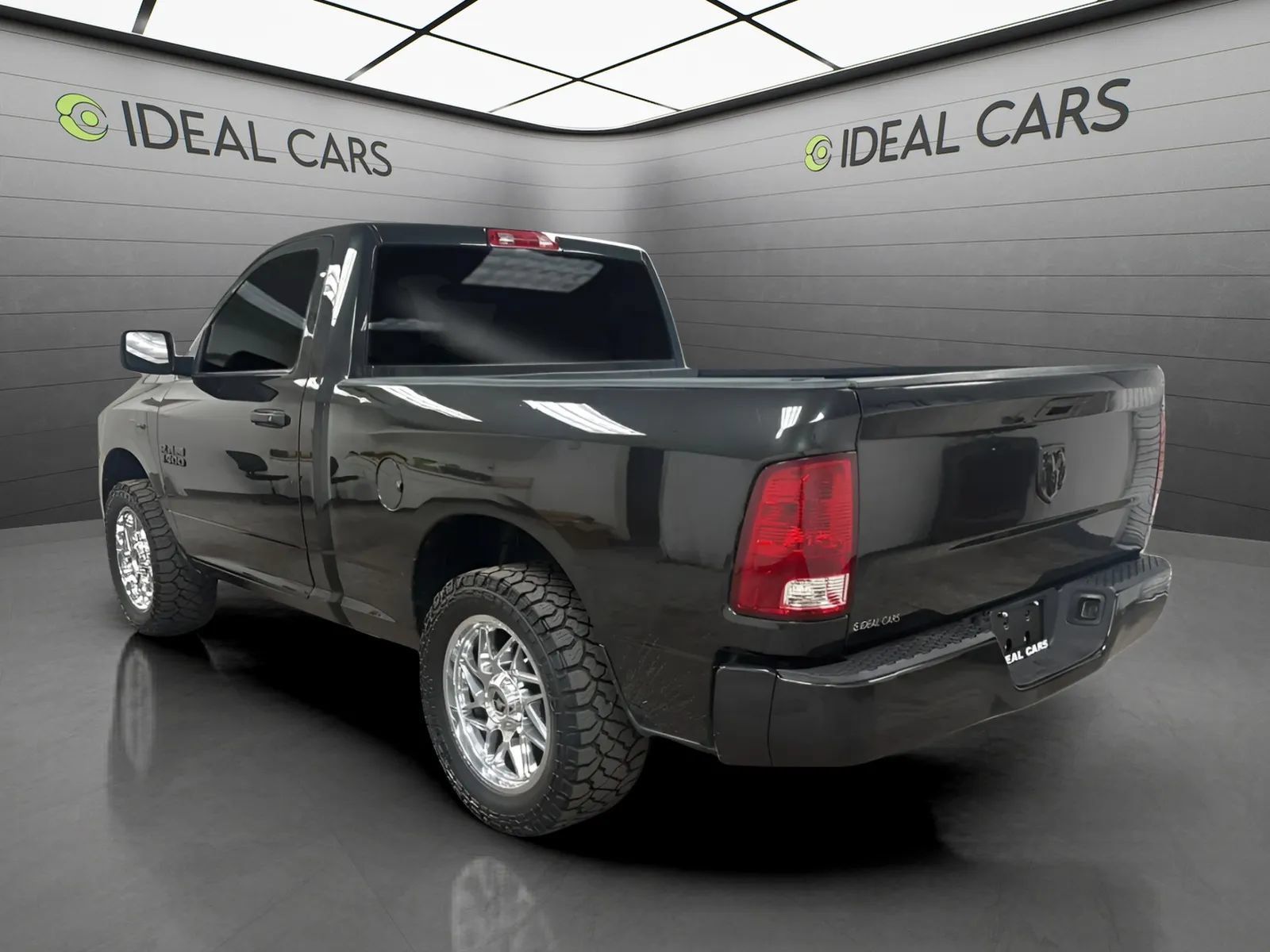 Used 2017 RAM 1500 Express RWD image 7