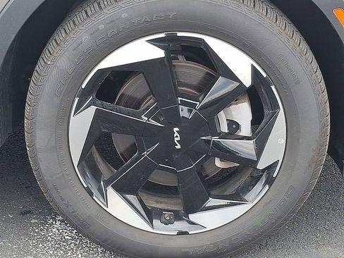 Certified 2025 Kia Sorento EX image 8