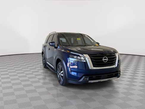 Certified 2025 Nissan Pathfinder Platinum w/ Lighting Package (N93) FWD image 3