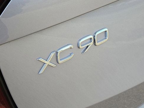 New 2026 Volvo XC90 B6 Plus w/ Protection Package Premier image 11