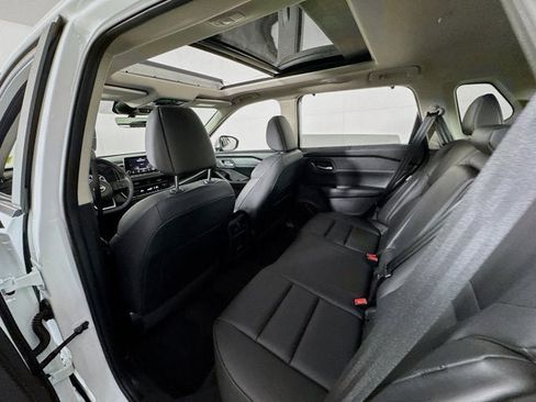 Used 2024 Nissan Rogue SV w/ SV Premium Package image 21