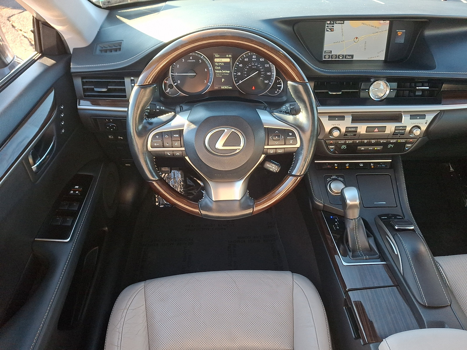 Used 2016 Lexus ES 350 w/ Luxury Package w/Wood Trim FWD image 11