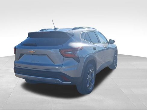 New 2026 Chevrolet Trax LT w/ Driver Confidence Package image 4