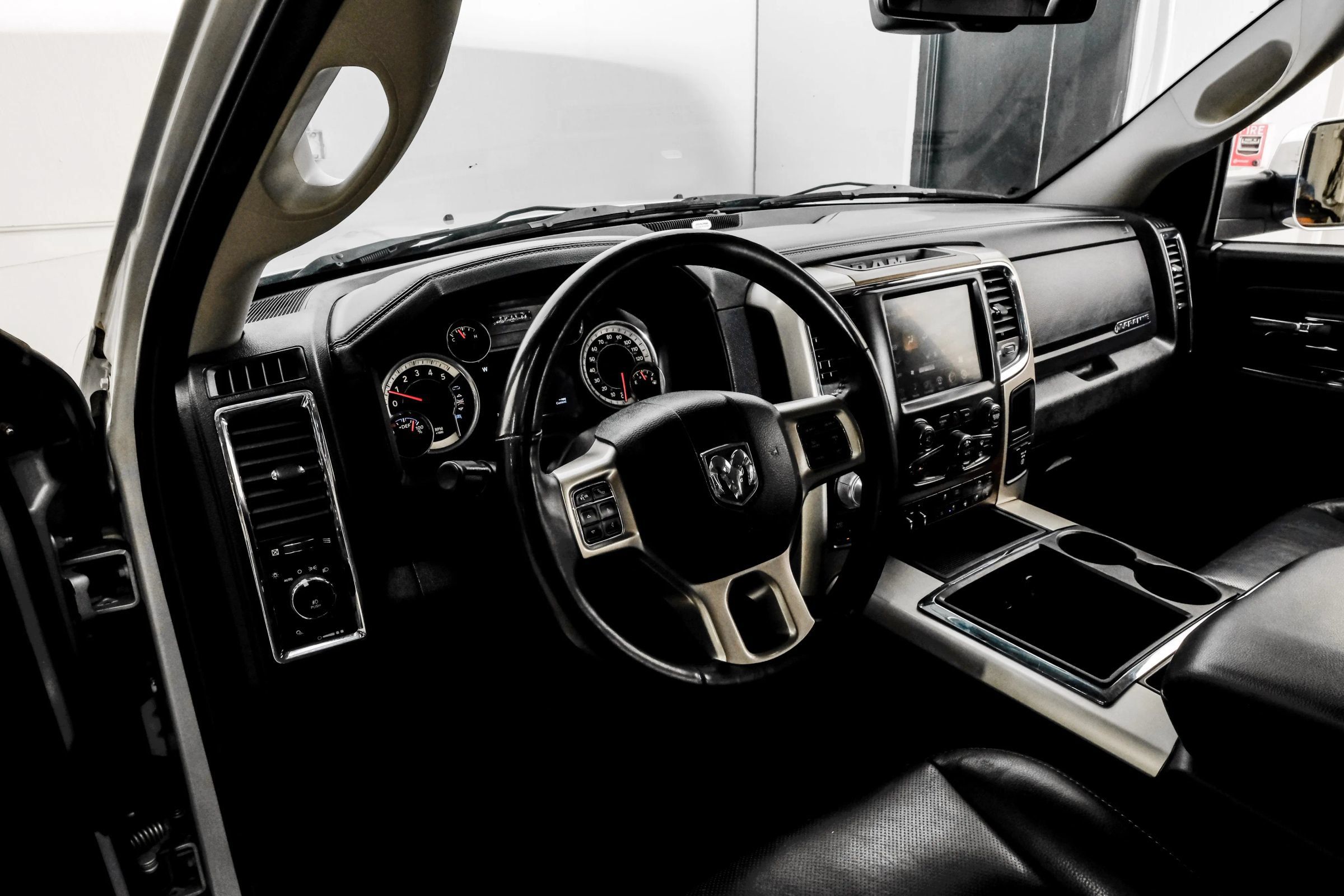 Used 2015 RAM 1500 Laramie w/ Convenience Group AWD/4WD image 22