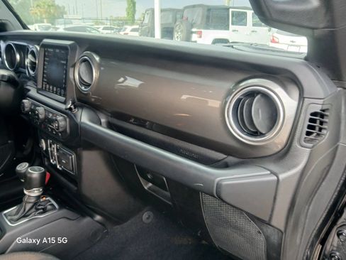 Used 2020 Jeep Gladiator Overland AWD/4WD image 17