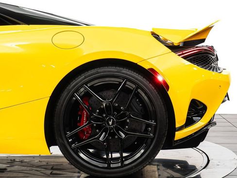 Used 2024 McLaren 750S Spider image 18