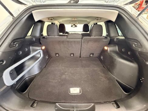 Used 2014 Jeep Cherokee Latitude w/ Cold Weather Group AWD/4WD image 6