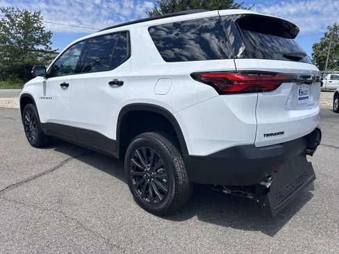 Used 2023 Chevrolet Traverse RS FWD image 10