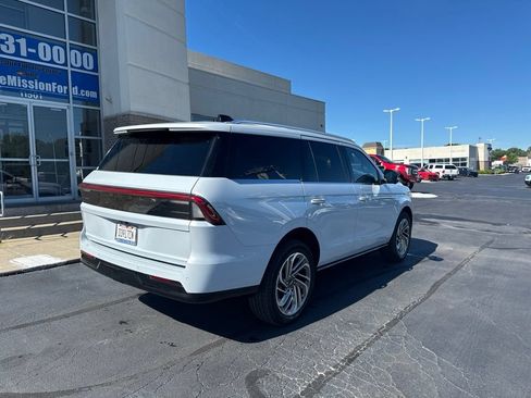 Used 2026 Lincoln Navigator Reserve AWD/4WD image 5