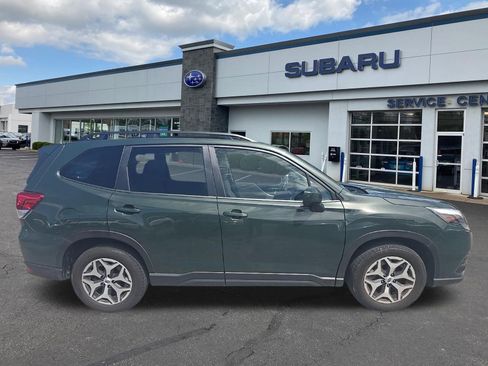 Used 2023 Subaru Forester Premium AWD/4WD image 2