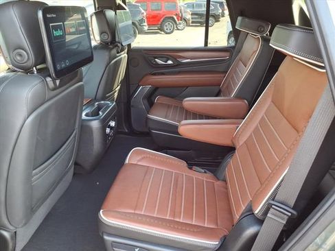 Used 2024 GMC Yukon Denali Ultimate AWD/4WD image 7