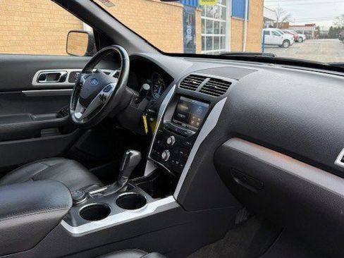 Used 2014 Ford Explorer XLT w/ Equipment Group 202A image 21