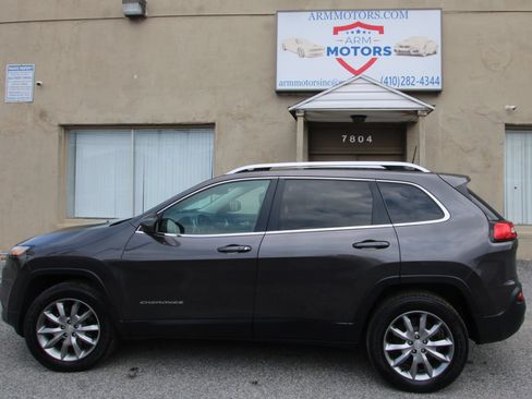 Used 2018 Jeep Cherokee Limited AWD/4WD image 5