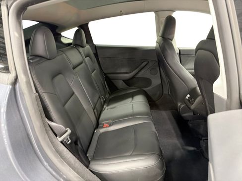 Certified 2023 Tesla Model Y AWD image 11