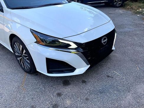 Used 2025 Nissan Altima 2.5 SV FWD image 8