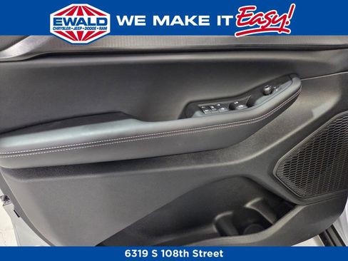 New 2025 Jeep Grand Cherokee L Altitude image 12