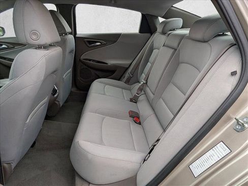 Used 2022 Chevrolet Malibu LT FWD image 18