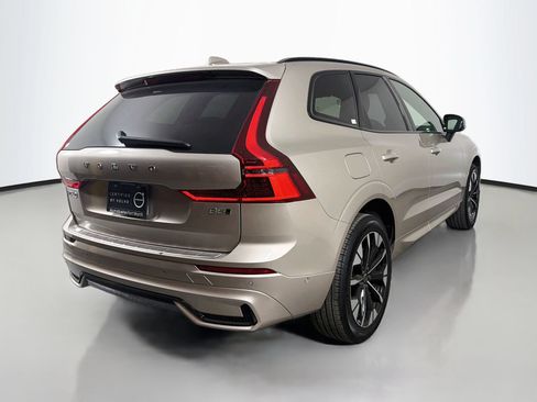 Used 2026 Volvo XC60 B5 Plus AWD/4WD image 6
