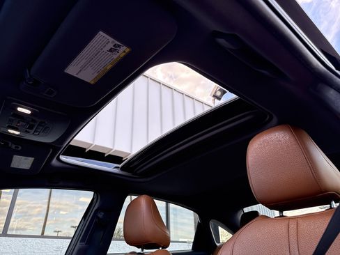 Used 2019 Toyota Avalon Limited w/ All Weather Liner Package image 28