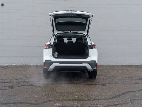 Used 2025 Volkswagen Tiguan SE w/ Panoramic Sunroof Package image 14