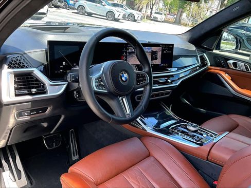 Used 2025 BMW X7 M60i AWD/4WD image 18