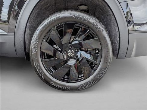 Used 2025 Volkswagen Atlas SE image 9