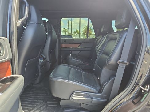 Used 2022 Lincoln Navigator Reserve AWD/4WD image 13