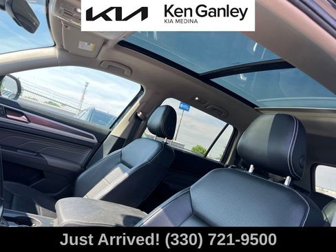 Used 2021 Volkswagen Atlas SE w/ Panoramic Sunroof Package AWD/4WD image 11