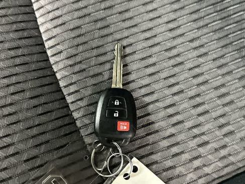 Used 2020 Toyota 4Runner SR5 RWD image 31