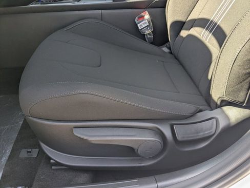 Used 2025 Hyundai Elantra Sport image 4