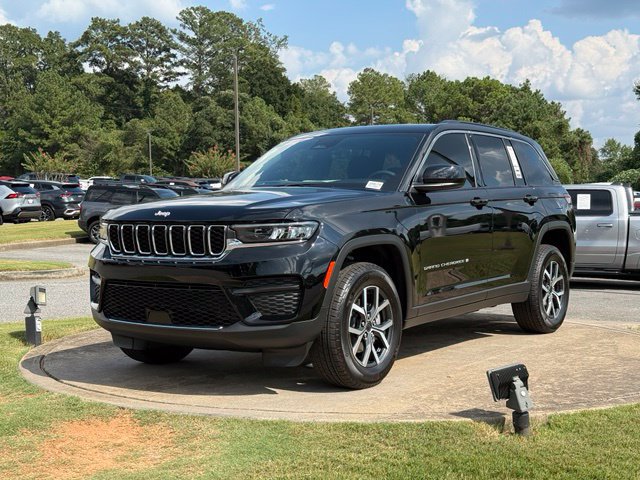 New 2027 Jeep Grand Cherokee Laredo X RWD image 3