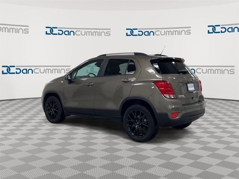 Used 2022 Chevrolet Trax LT w/ Sport Edition image 6