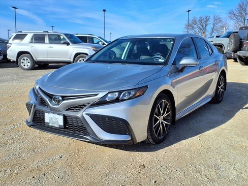 Used 2024 Toyota Camry SE image 31