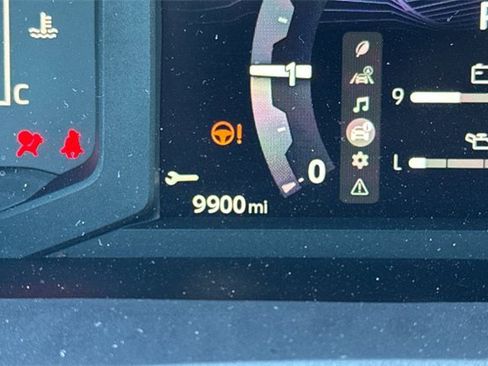 Used 2025 Toyota Tacoma SR5 image 41