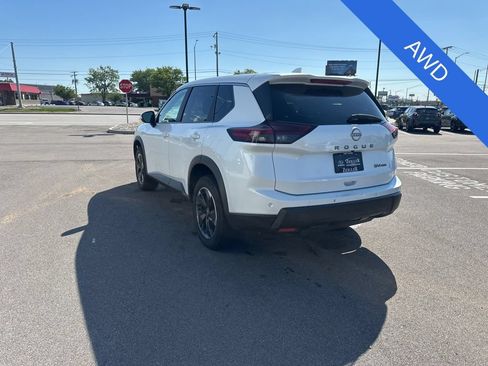 Used 2024 Nissan Rogue SV AWD/4WD image 4