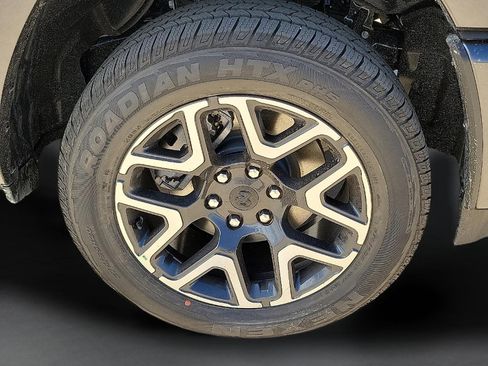Used 2025 RAM 1500 Laramie AWD/4WD image 13