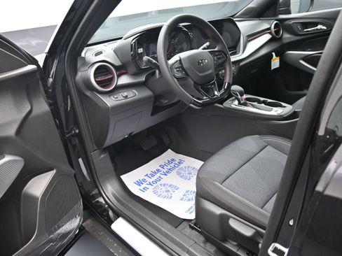 Used 2026 Chevrolet Trax RS w/ Sunroof Package FWD image 9