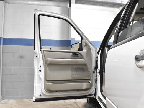 Used 2013 Ford Expedition Limited image 9