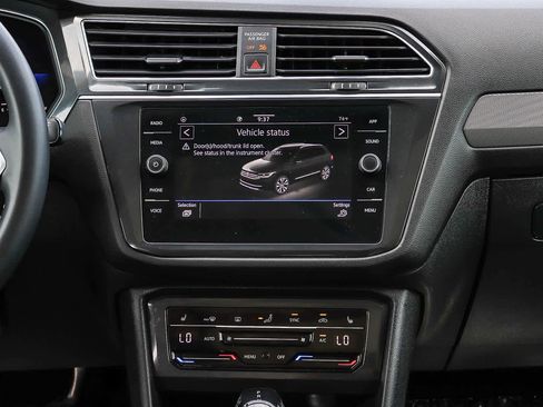 Used 2023 Volkswagen Tiguan SE w/ Panoramic Sunroof Package image 13