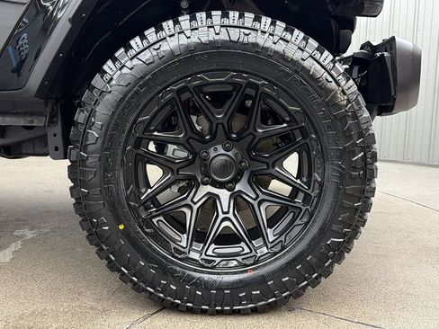 Used 2025 Jeep Wrangler Unlimited Sahara w/ Safety Group image 10