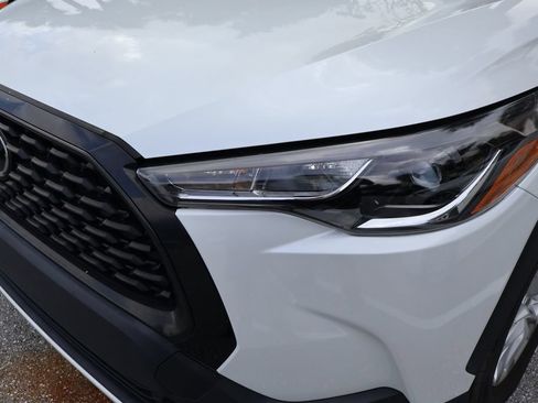 Used 2023 Toyota Corolla Cross LE w/ Moonroof Package FWD image 3