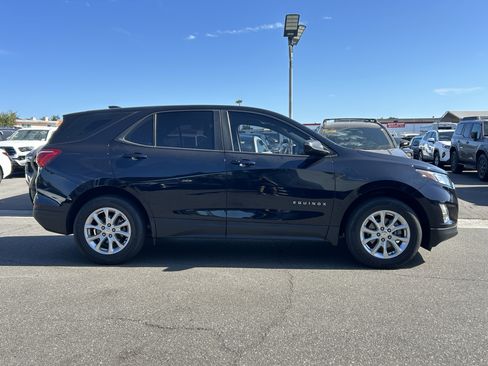 Used 2020 Chevrolet Equinox LS FWD image 2