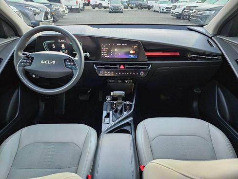 Used 2023 Kia Niro EX image 32
