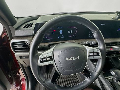 Used 2023 Kia Telluride EX w/ EX Captain's Chair Package FWD image 12