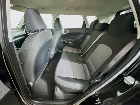 Used 2025 Kia Soul LX w/ LX Technology Package FWD image 26