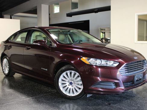Used 2013 Ford Fusion SE image 1