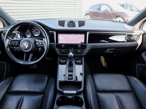 Certified 2023 Porsche Macan image 24