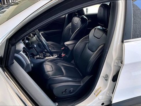 Used 2020 Jeep Cherokee Limited FWD image 18