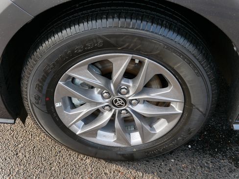 Used 2025 Toyota Sienna LE image 15