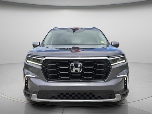 Certified 2025 Honda Pilot Touring image 4